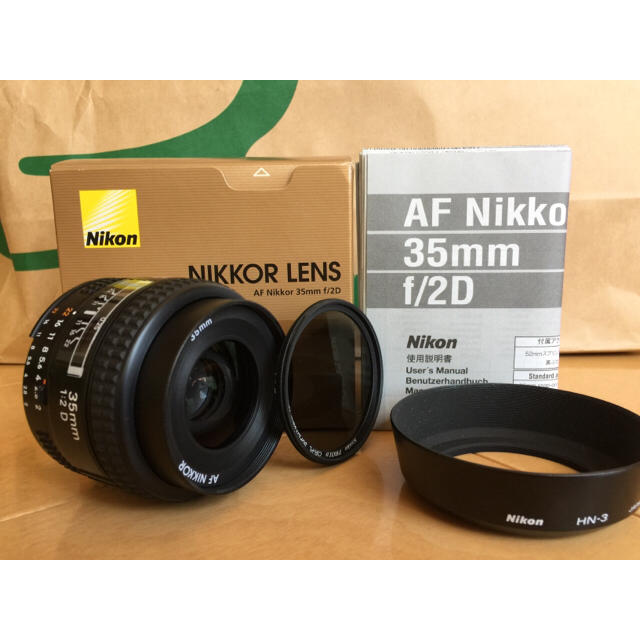 Nikon(ニコン)のNikon AF Nikkor 35mm f/2D フード PLフィルター付き スマホ/家電/カメラのカメラ(レンズ(単焦点))の商品写真