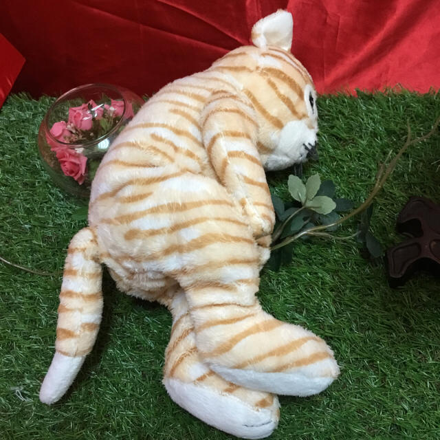 ヒグチユウコさんの【せかいいちのねこ】のネコのぬいぐるみ の色違いのトラ猫イケア