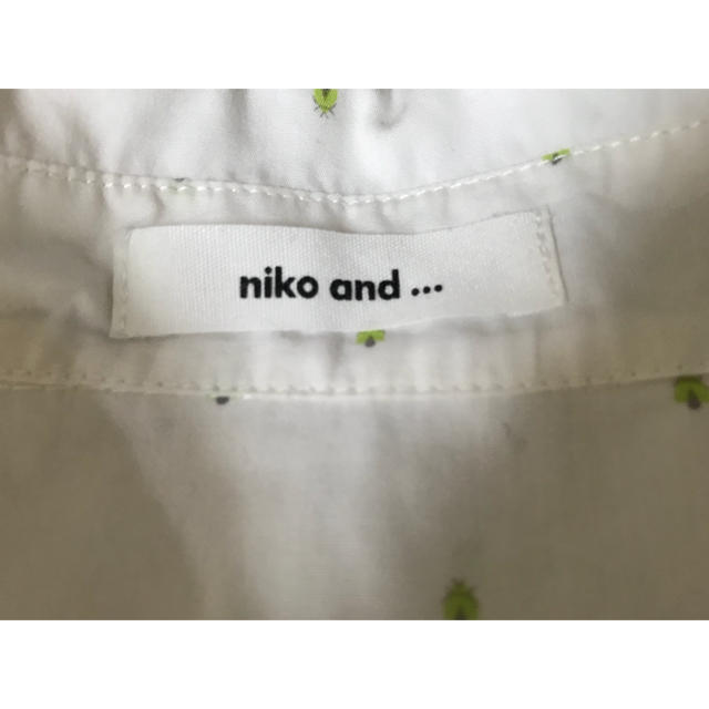 niko and...(ニコアンド)の【ラムネ様専用】niko and… Yシャツ ホタル柄 レディースのトップス(シャツ/ブラウス(長袖/七分))の商品写真