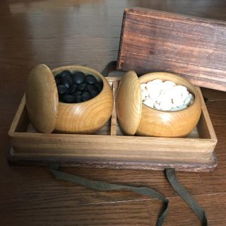 アンティーク碁石   箱入り(囲碁/将棋)