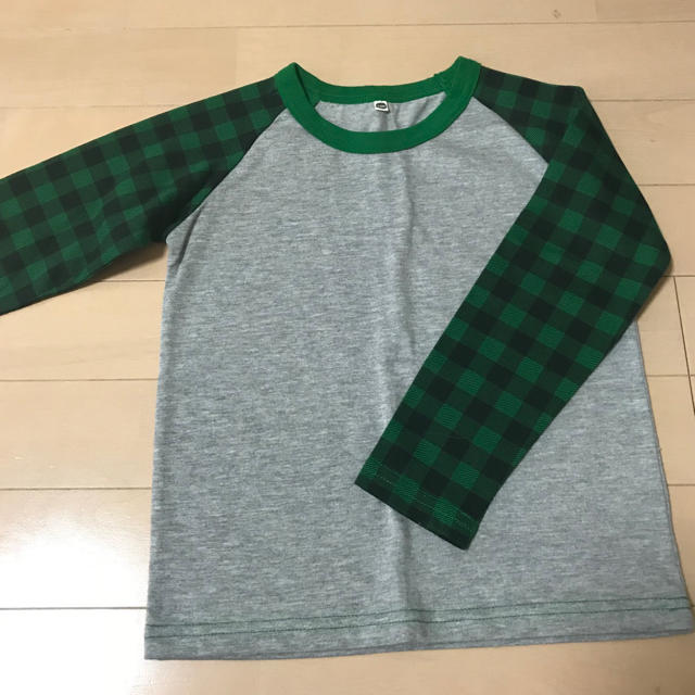 西松屋(ニシマツヤ)の【未使用品】ロングＴシャツ 120 キッズ/ベビー/マタニティのキッズ服男の子用(90cm~)(Tシャツ/カットソー)の商品写真