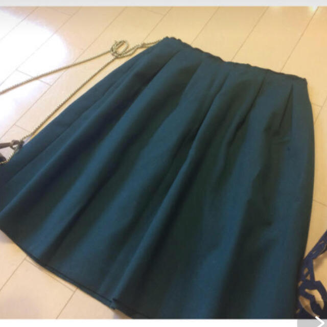 TOMORROWLAND(トゥモローランド)のトゥモローランド ボールジィ グリーンフレアスカート レディースのスカート(ひざ丈スカート)の商品写真