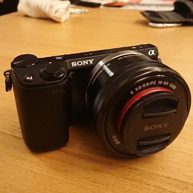 SONY(ソニー)の【おまけ多数】SONY NEX-5RY ダブルズームレンズキット スマホ/家電/カメラのカメラ(ミラーレス一眼)の商品写真