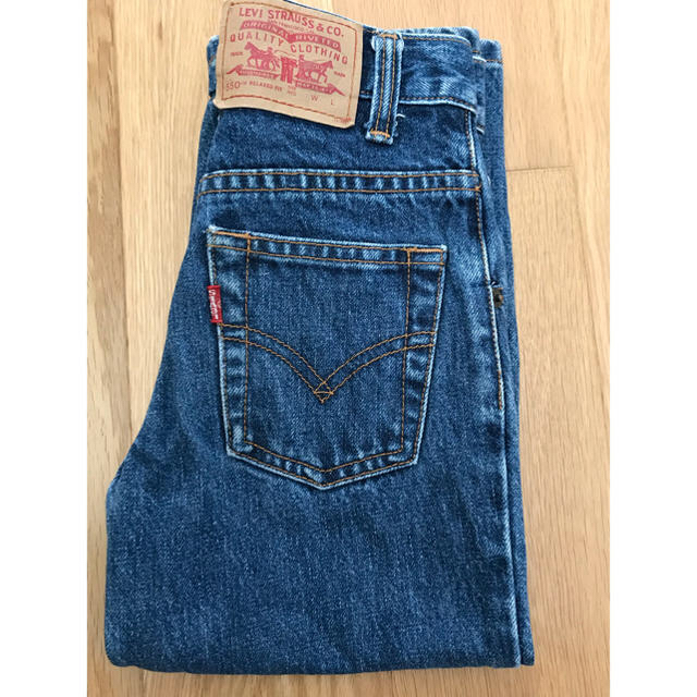 Levi's(リーバイス)の【送料込み】リーバイスのジャケットとジーパン🎀 キッズ/ベビー/マタニティのキッズ服男の子用(90cm~)(パンツ/スパッツ)の商品写真