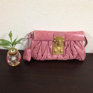 ミュウミュウ(miumiu)の♡ミュウミュウハンドバック♡(ハンドバッグ)