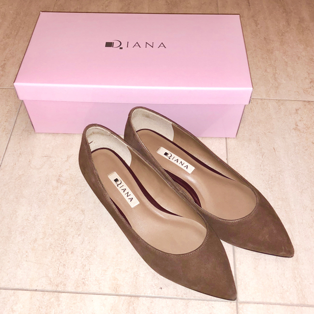 DIANA(ダイアナ)のDIANA ポインテッドトゥ フラットパンプス レディースの靴/シューズ(ハイヒール/パンプス)の商品写真