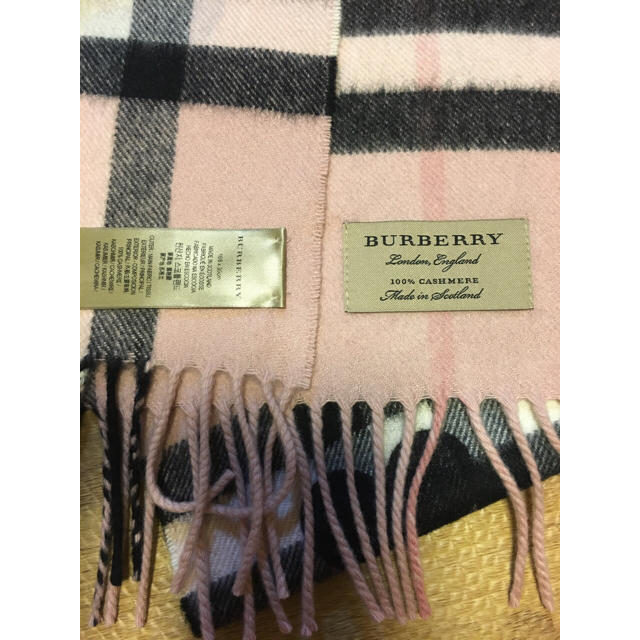 BURBERRY(バーバリー)のバーバリー ハート マフラー 美品 レディースのファッション小物(マフラー/ショール)の商品写真