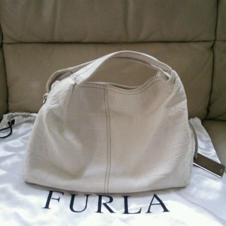 フルラ(Furla)の☆フルラ☆型押しホワイトbag♪(ハンドバッグ)