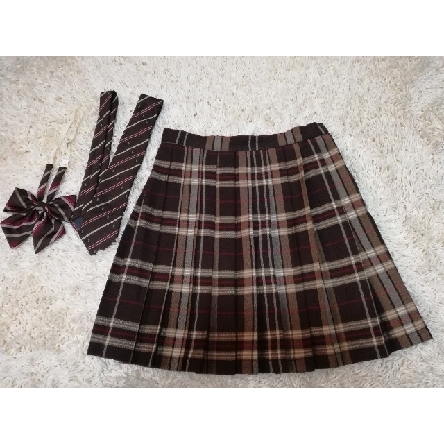 EASTBOY(イーストボーイ)の制服スカート　リボン、ネクタイセット　着画あり レディースのスカート(ひざ丈スカート)の商品写真