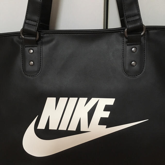 NIKE(ナイキ)のナイキトートバック ナイキトート ナイキヘリテージ トートバッグ レディースのバッグ(トートバッグ)の商品写真