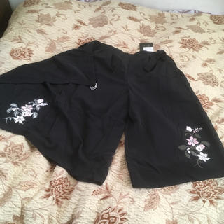 シマムラ(しまむら)の新品しまむらAZUL by moussy巻きスカート風パンツ黒M(その他)