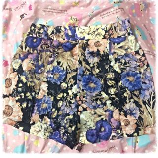 エモダ(EMODA)のemoda:花柄ショーパン(ショートパンツ)