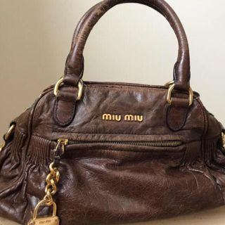 ミュウミュウ(miumiu)のmiumiu(ハンドバッグ)