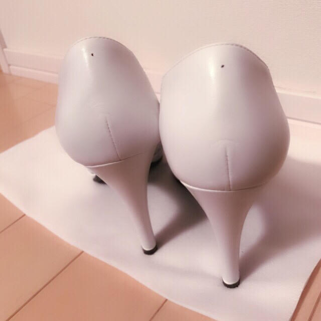 DIANA(ダイアナ)のDIANA 完売 パンチング加工 オープントゥパンプス レディースの靴/シューズ(ハイヒール/パンプス)の商品写真