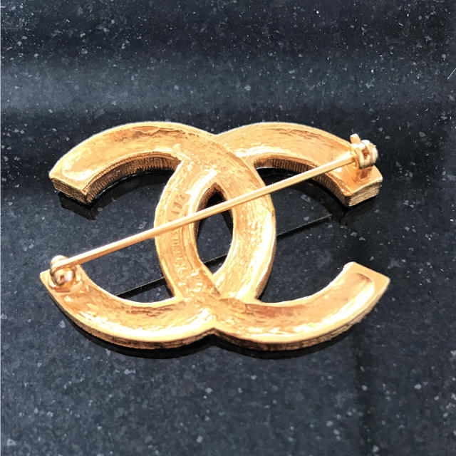 絶妙なデザイン CHANEL - ブローチ（vintage） CHANEL ブローチ/コサージュ - covid19.ins.gov.mz