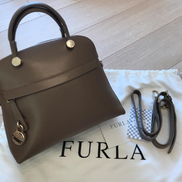 【美品】FURLA パイパー Ｓサイズ  カラーDAINO