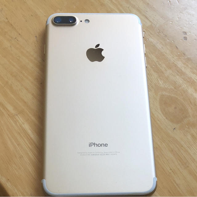 Apple(アップル)のiPhone7plus 32GB  スマホ/家電/カメラのスマートフォン/携帯電話(スマートフォン本体)の商品写真