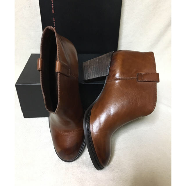 Steve Madden(スティーブマデン)の【１度使用のみ】 steve madden  ブーティ 8 24.5cm レディースの靴/シューズ(ブーティ)の商品写真