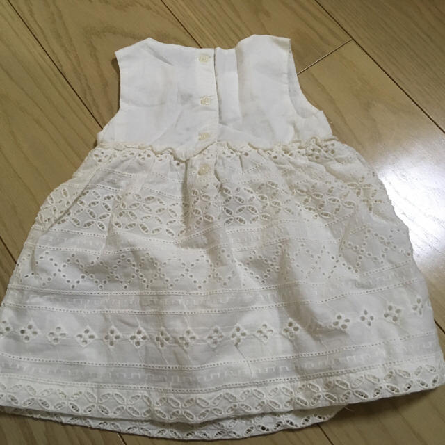 babyGAP(ベビーギャップ)のbaby Gap のホワイトドレス＊新品 キッズ/ベビー/マタニティのキッズ服女の子用(90cm~)(ワンピース)の商品写真