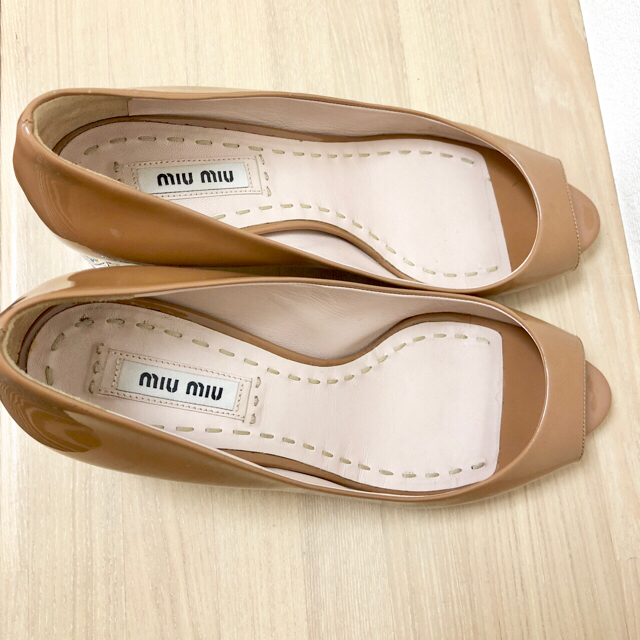 miumiu(ミュウミュウ)の美品❤︎miumiu  ビジューパンプス レディースの靴/シューズ(ハイヒール/パンプス)の商品写真