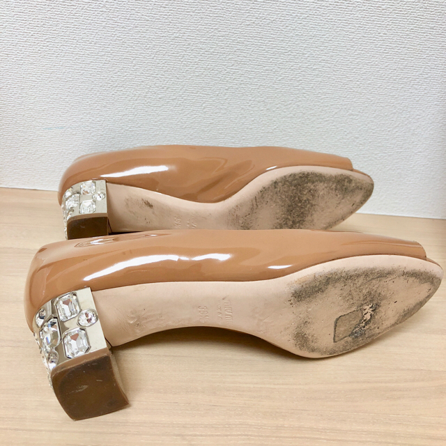 miumiu(ミュウミュウ)の美品❤︎miumiu  ビジューパンプス レディースの靴/シューズ(ハイヒール/パンプス)の商品写真