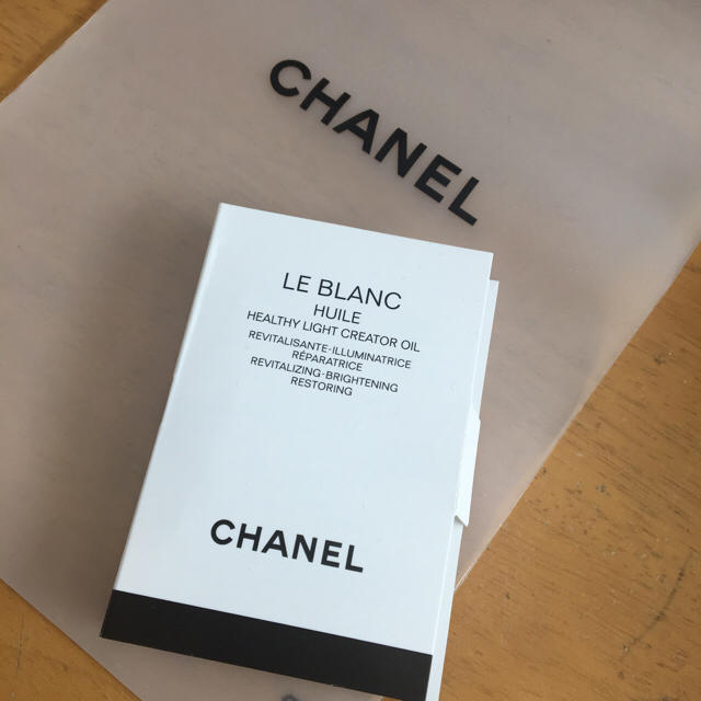 CHANEL(シャネル)の新品CHANELシャネルサンプル ル ブラン ユイル フェイシャルオイル コスメ/美容のスキンケア/基礎化粧品(フェイスオイル/バーム)の商品写真