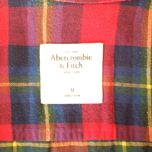 Abercrombie&Fitch(アバクロンビーアンドフィッチ)のAbercrombie&fitch チェックシャツ 赤 アバクロ レディースのトップス(シャツ/ブラウス(長袖/七分))の商品写真