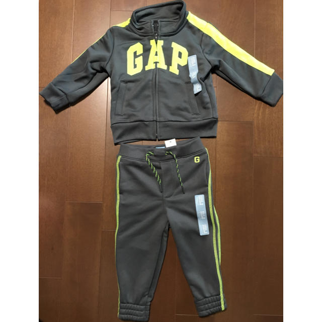 babyGAP - GAPジャージ【新品】上下セット90センチの通販 by ルールル ...