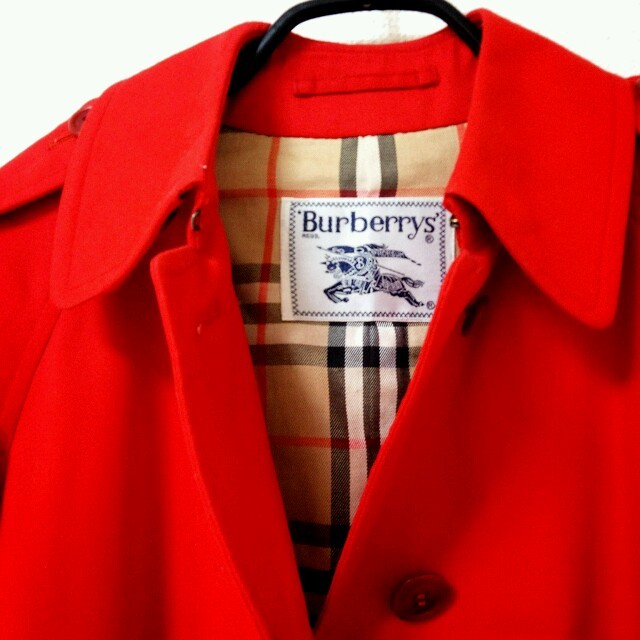 BURBERRY - バーバリー赤トレンチコートの通販 by yume's shop