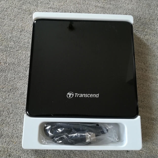 Transcend(トランセンド)のポータブルCD/DVDドライブ【Windows10、MacOS10.4以降対応】 スマホ/家電/カメラのテレビ/映像機器(DVDプレーヤー)の商品写真