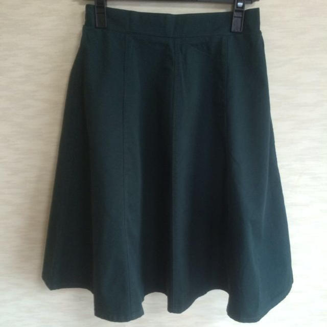 モスグリーンミモレ丈フレアスカート レディースのスカート(ひざ丈スカート)の商品写真