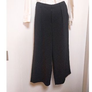 ユニクロ(UNIQLO)のユニクロ　ワイドパンツ　M(カジュアルパンツ)