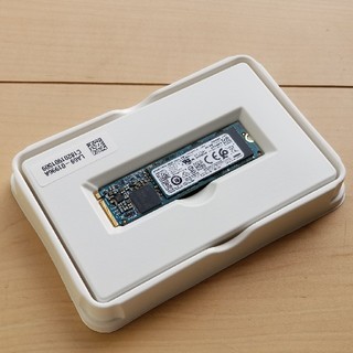 トウシバ(東芝)のTOSHIBA KXG50ZNV 512G SSD(PCパーツ)