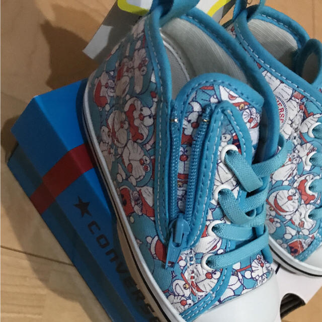 CONVERSE(コンバース)のコンバース×ドラえもん キッズ/ベビー/マタニティのベビー靴/シューズ(~14cm)(スニーカー)の商品写真