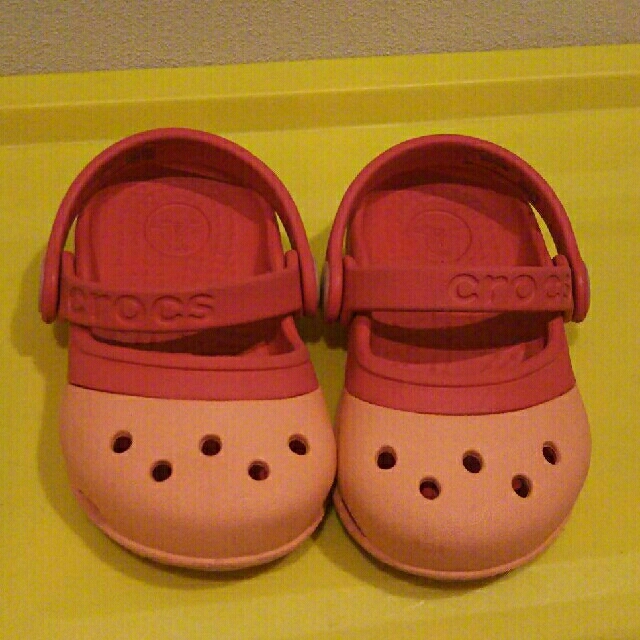 crocs(クロックス)の【サイズ12cm】crocs＊クロックス＊サンダル＊ピンク キッズ/ベビー/マタニティのベビー靴/シューズ(~14cm)(サンダル)の商品写真