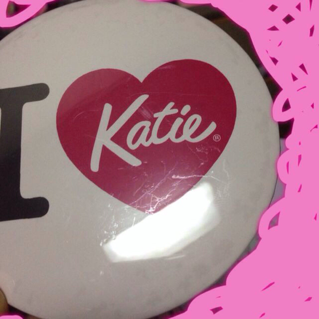 Katie(ケイティー)のKatie缶バッジ レディースのアクセサリー(ブローチ/コサージュ)の商品写真