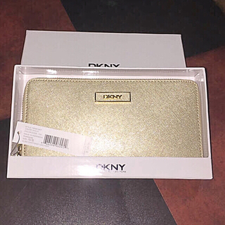 ダナキャランニューヨーク(DKNY)の新品 未使用 タグ付き 箱付き ダナキャランニューヨーク ゴールド 財布 (財布)