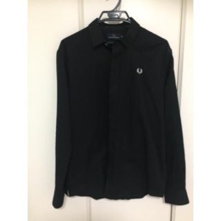 フレッドペリー(FRED PERRY)のFREDPERRY 黒シャツ(シャツ)