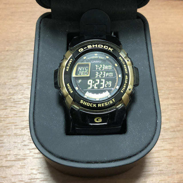 G-SHOCK(ジーショック)のG-SHOCK ブラックxゴールド メンズの時計(腕時計(デジタル))の商品写真