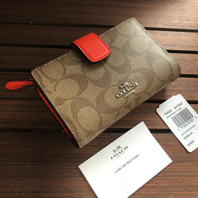 COACH(コーチ)のCOACH コーチ ブライトオレンジ  二つ折り財布  レディースのファッション小物(財布)の商品写真