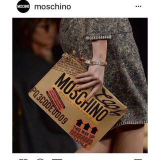 モスキーノ(MOSCHINO)のいちご♡プロフ必読様専用☆MOSCHINO クラッチバッグ(クラッチバッグ)