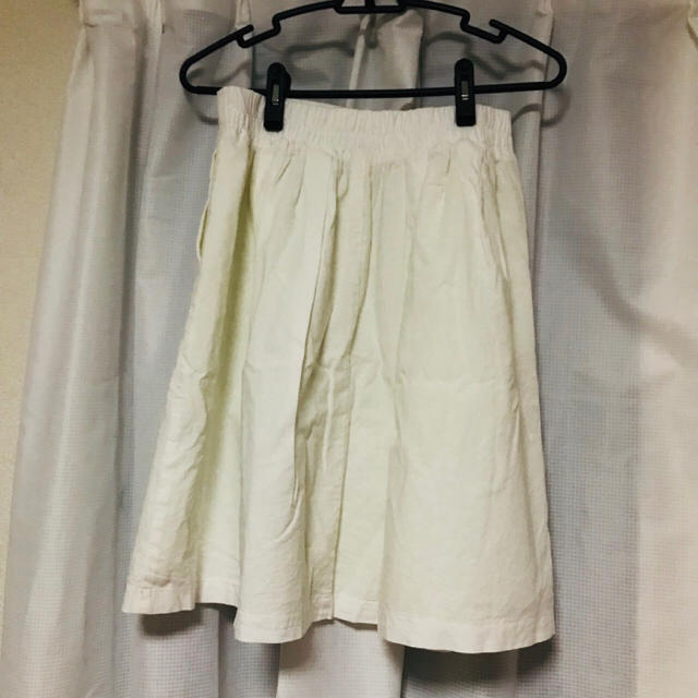 earth music & ecology(アースミュージックアンドエコロジー)のスカート 白 ホワイト レディースのスカート(ひざ丈スカート)の商品写真