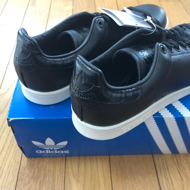 adidas(アディダス)の最終値下げ 新品 アディダス スタンスミス 黒 27.5 BZ0467 メンズの靴/シューズ(スニーカー)の商品写真