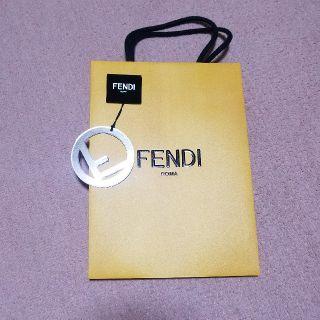 FENDI(ショップ袋)のフリマアイテム一覧 FENDI(ショップ袋)のフリマアイテム一覧