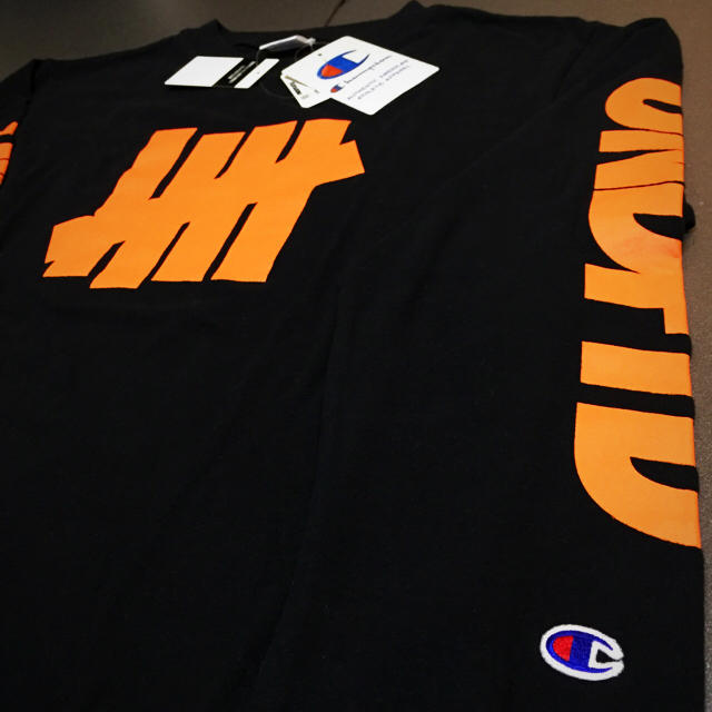 UNDEFEATED(アンディフィーテッド)のM UNDEFEATED CHAMPION LOGO Tee UNDFTD T メンズのトップス(Tシャツ/カットソー(七分/長袖))の商品写真