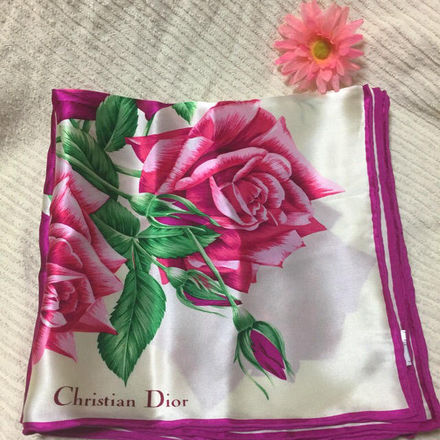 Christian Dior(クリスチャンディオール)の今だけ値下げ‼︎美品 正規品 ディオール 華やか 大判スカーフ シルク100% レディースのファッション小物(バンダナ/スカーフ)の商品写真