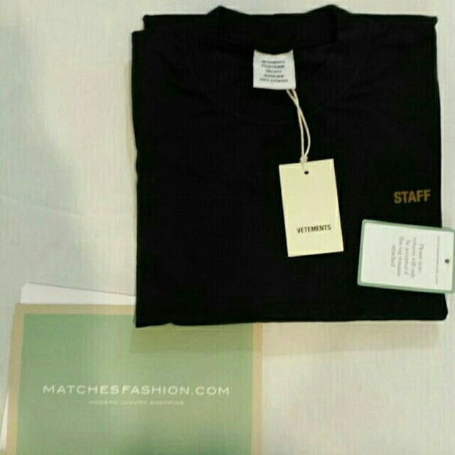新作在庫 新品未使用 Mサイズ VETEMENTS STAFF Tシャツ ブラックの通販 by white's shop｜ラクマ 低価本物保証