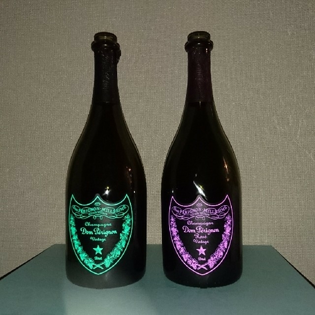 Dom Pérignon(ドンペリニヨン)の光るドンペリルミナス白、ピンク空瓶2本セット！ 食品/飲料/酒の酒(シャンパン/スパークリングワイン)の商品写真