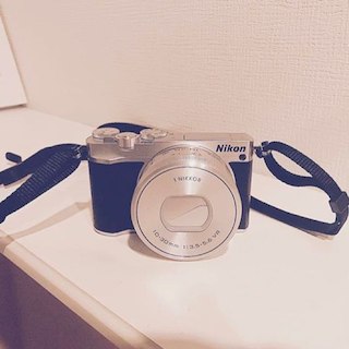 ニコン(Nikon)の美品！Nikon J5 ミラーレス一眼 デジタルカメラ(ミラーレス一眼)