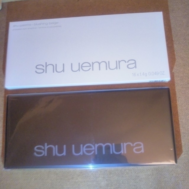 shu uemura(シュウウエムラ)の新品 SHU UEMURA シュウパレット+ブラッシングベージュ 2点セット コスメ/美容のベースメイク/化粧品(アイシャドウ)の商品写真